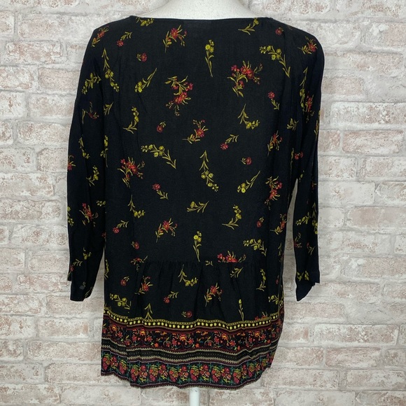 J. Jill black with red and yellow floral  top M - Picture 2 of 4